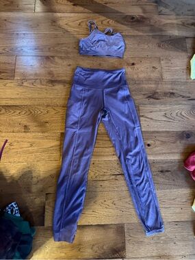 Marika lilac Activewear Set - High-Waisted Leggings & Adjustable Sports Bra